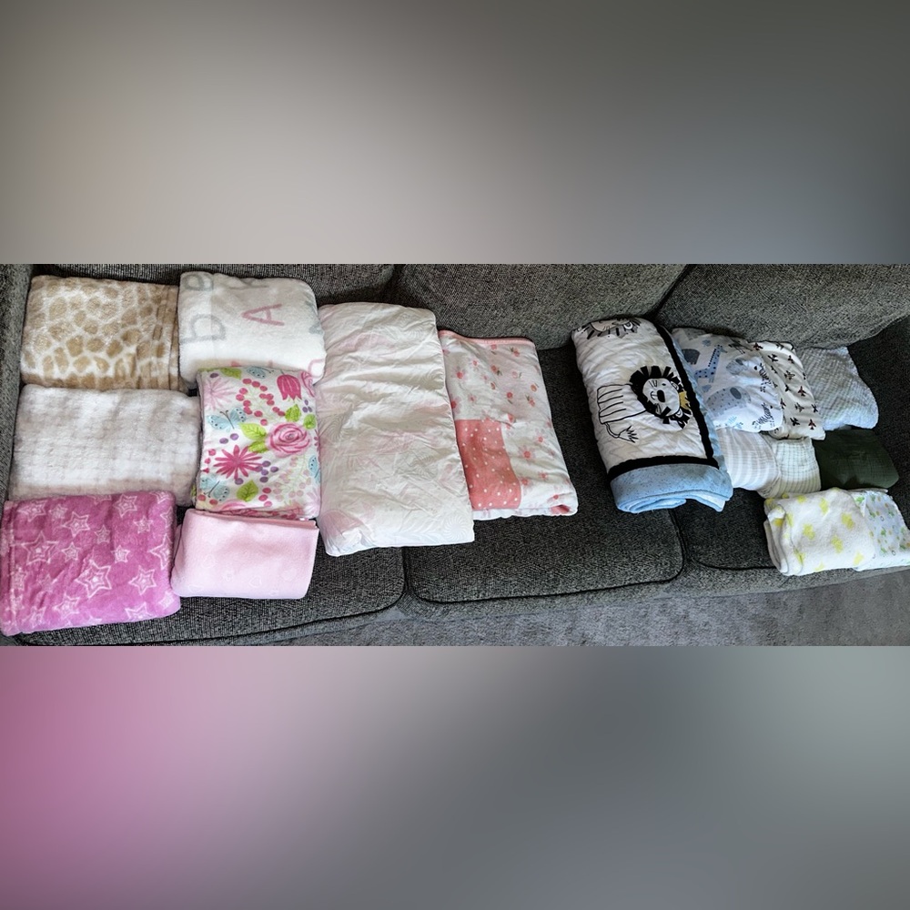 Good quality baby blankets and 2 quilts (Boys & Girls)
